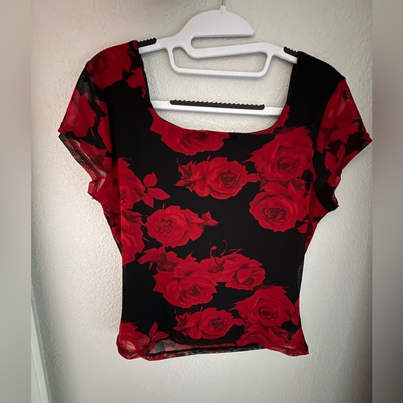 Vibe Red Rose and Black Blouse Top🌹🖤 - Picture 3 of 3